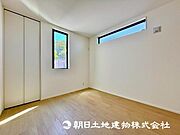 大きなベッドを設置してもまだまだスペースにゆとりがあります！