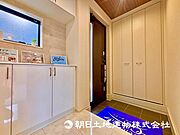 長年暮らしでも飽きないシンプルなデザインの玄関です！