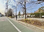 給田小学校まで1100ｍ。