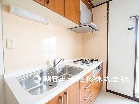 お手入れがしやすいシステムキッチンとなっております。