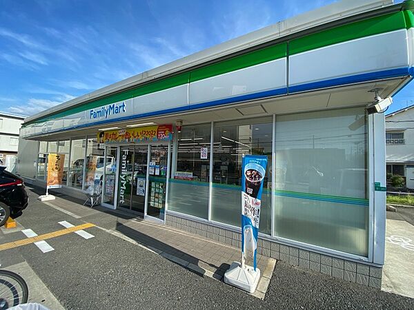 画像21:ファミリーマート背戸口一丁目店 418m