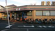 セブンイレブン大阪桃谷3丁目店 680m