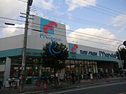 万代巽西店 716m