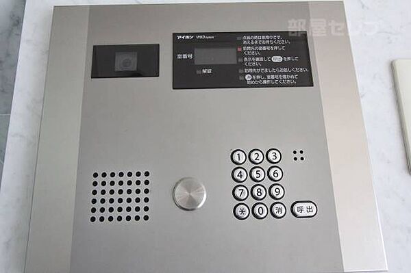画像15:カードキー式のオートロック。エレベーターもカードで2重のロックされてます