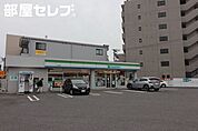 ファミリーマート本陣通店 290m