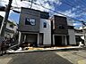外観：リビングダイニングからフラットに繋がる開放感あふれる設計。奥行きのある広々とした形状のため、ダイニングとリビングのゾーン分けもしやすく、ご家族それぞれのライフスタイルに合わせた家具配置が可能