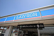 ローソンストア100上福岡店(コンビニ)まで323m