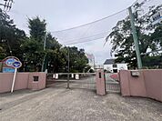 足立区立弥生小学校（655m）