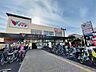 周辺：コモディイイダ 小菅店（922m）