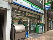 ファミリーマート入船一丁目店 徒歩2分。コンビニ 120m