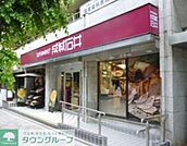 成城石井市ヶ谷店 185m