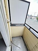 洗濯機置き場は、バルコニーになります