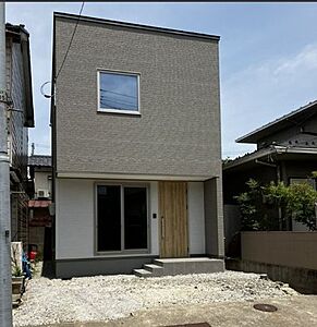外観:3LDK、土地面積82.01m2、建物面積70.38m2♪皆様よりのお問い合わせ心よりお待ちしております♪ 外観:3LDK、土地面積82.01m2、建物面積70.38m2♪皆様よりのお問い合わせ心よりお待ちしております♪