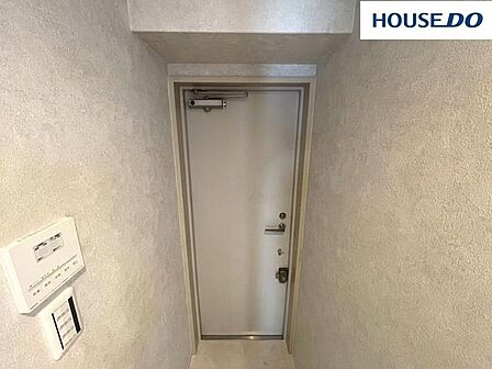 洗面室から共用廊下に出ることができるので、8階からリビングを通らずに個室へ行けるためプライバシーが保たれやすく来客時や家族と生活リズムが異なる場合も安心。