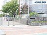 周辺：神戸市立湊小学校 700m。教育目標「一つ上をめざす　心と力を合わせて」。努力目標「いい顔・いい声・いい心　あきらめない子　おうえんする子」。