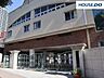 周辺：神戸市立神戸生田中学校 600m。11種類の部活動が活発に行われています（2025年度）。校訓「優しさ・逞しさ（たくましさ）・正義感」。教育努力目標「互いに高めあう学習集団」。