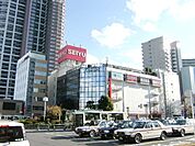 西友ひばりヶ丘店 徒歩8分。スーパー 570m