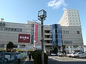 ショッピングセンター 748m