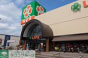 ライフ新座店 495m