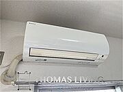 冷暖房機能付きエアコン御座いますよ。