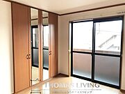 洋室は2部屋とも南側に面しているので明るい室内になります。