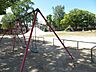 周辺：【小碓中央公園】この辺りではもっとも広さがあり、避難場所としても登録されている公園です。富士山型すべり台やブランコ、普通のすべり台などの遊具があります。いつも子供たちで賑わっています。 600m