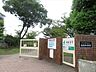 周辺：名古屋市立港南中学校校訓：「共汗、共学、共生」思いやりの心とコミュニケーション能力の育成を目指す。平成22年度に開校60周年を記念し、全校生徒でタイルによるモザイク壁面を作成しました。 510m