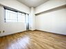 洋室：北側6帖洋室暗くなりがちな北側のお部屋ですが窓が付いているので日中は安定した採光が期待できます◎