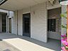 その他：エントランスそばにポストがありますので、お部屋に帰る前に郵便物の確認をすることができますね。