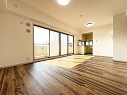 ファミリアーレ当知東：リビング
