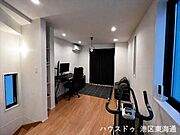15帖のLDKは東・西・北の3面採光で風通し良好です◎※家具消しの加工をおこなっています。写真と現況が異なる場合は現況を優先とします。