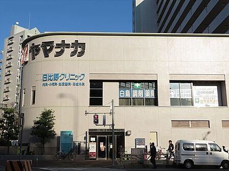 ヤマナカ日比野店夜は22時まで営業しているので会社帰りや買い忘れも安心ですね。お惣菜も豊富なのはうれしいですね。新鮮なお肉やお魚を提供しています。 1170m