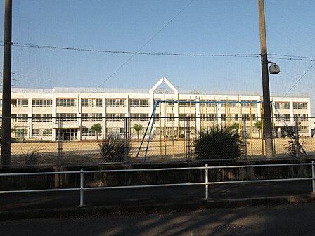 【名古屋市福春小学校】教育目標「粘り強く学習し、仲良く遊ぶ元気な児童の育成」 校訓「(知)粘り強く、(徳)なかよく、(体)たくましく」 850m