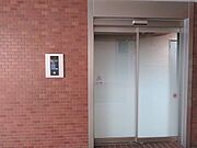 オートロック付のエントランスですので防犯面でも安心です。