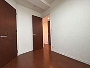 実際の写真から生活用品を消すCG加工をしています。子供部屋としても、寝室としてもお使い頂けます