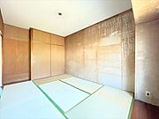 足を伸ばしてくつろげる和室。日々の疲れを癒す、心安らぐ空間です。