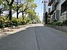 外観：●前面道路●住宅街に面した道路になります。車はスピードを抑えるので騒音も抑えられます。