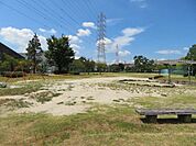 宝神中央公園【宝神中央公園】遊具と野球・ソフトボールができるグラウンドがあります。広々とした公園で気持ちよく体を動かせます。 260m