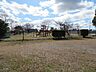 周辺：船頭場公園ゲートボール、グラウンドゴルフや盆踊り会場にもなる、憩いの公園です。「耐震性防火水槽」が埋設されています。災害時には、耐震性防火水槽の水は消火用、飲料用に利用されます。 660m
