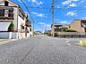 外観：幅員約7m以上の前面道路です。車の出し入れもしやすく、また配達などの車が停まっていても通行出来る道幅となっています。