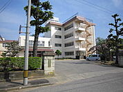 高岡市立成美小学校（839m）