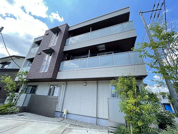 シャイン小泉