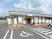 セブンイレブン大村東三城町店 徒歩4分。 290m