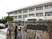 岐阜市立長良中学校（412m）