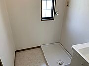 洗濯機は脱衣場に置けます。