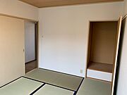 小さなお子様も安心の和室です。