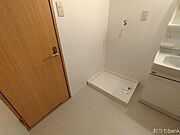 洗濯機置き場は室内にあります。
