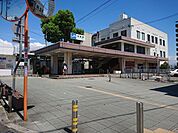【周辺環境】JR宝殿駅まで約1200m（徒歩約15分）です。通勤・通学で電車を利用する方にも嬉しい立地です。