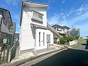 【リフォーム中】外観別角度の写真です。外壁と屋根の塗装を行います。