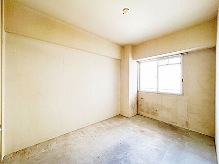 【リフォーム中】約4.6帖洋室の写真です。